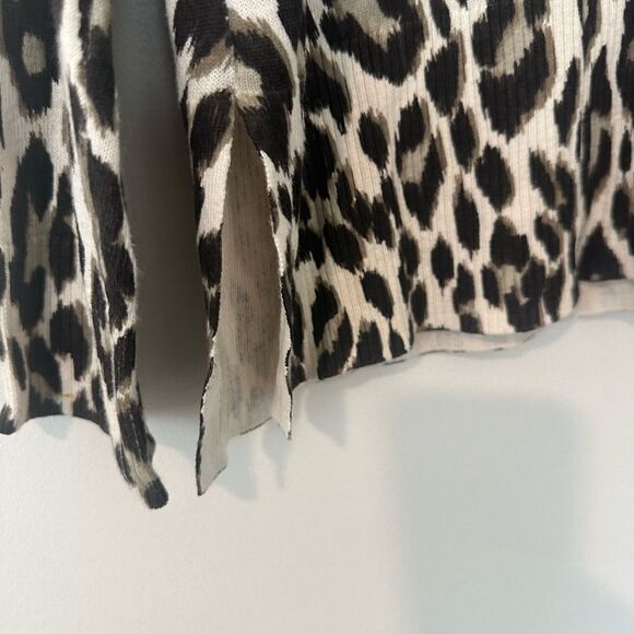 Chico’s Reena Animal Print Cardigan Sweater 1=8-10 - Picture 4 of 7